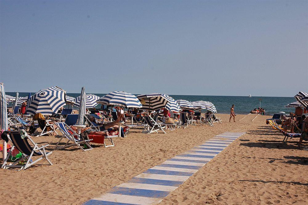 Hotel Moderno Lido di Jesolo Exterior foto